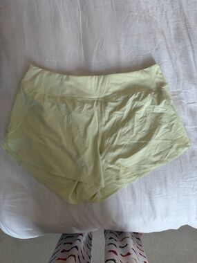 Athleta Pale Yellow Run With It 3.5" Shorts